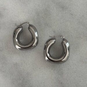 Silver Chunky Tube Hoop Earrings 

Brand New

Stainless Steel
